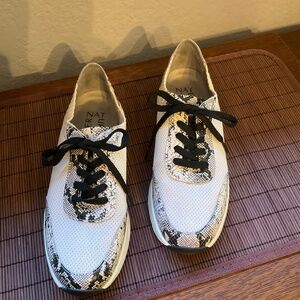 Naturalizer Snake Print Fashion Sneakers Runners Size 6M
